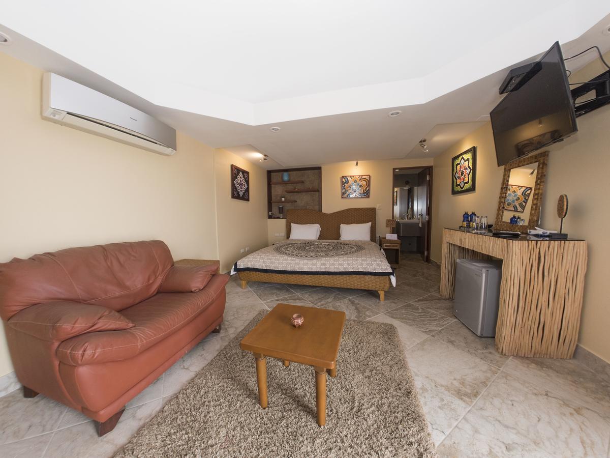 Deluxe King Suite